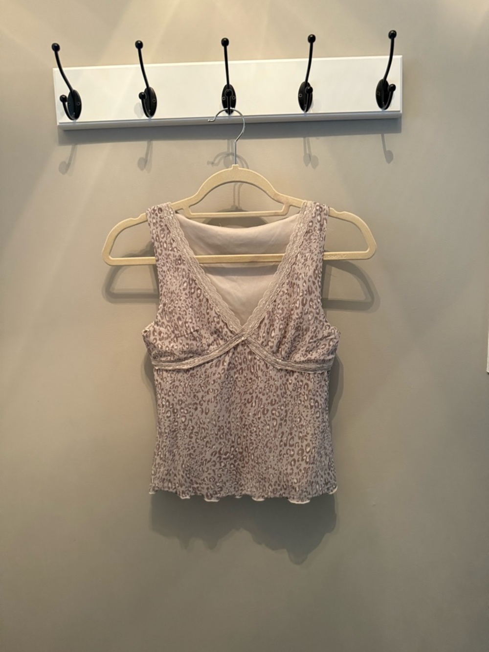 Sleeveless V-Neck Leopard Print Tank Top - Light Taupe